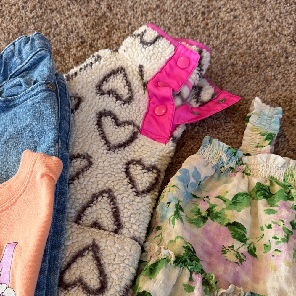 Colorful GIRLS Clothing Bundle - Picture 4 of 7
